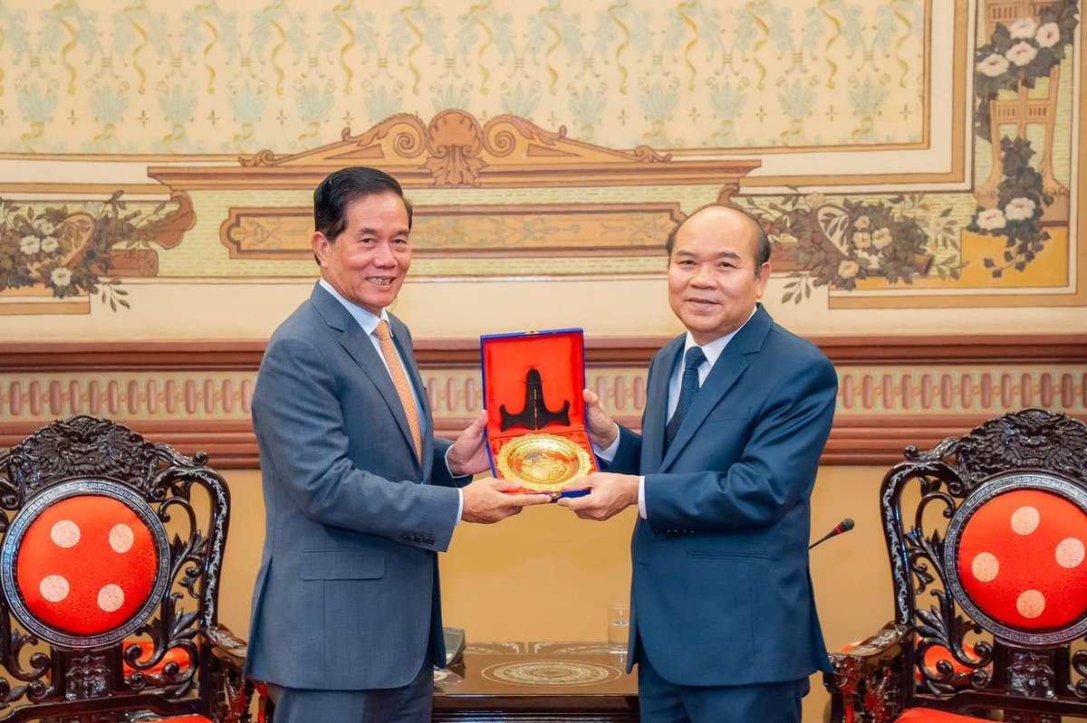 金边市长坤盛近日访问胡志明市,与胡志明市人民委员会副主席举行