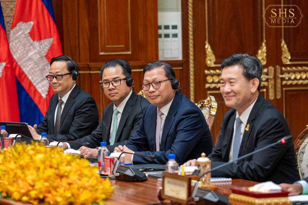 洪森会见老挝青年代表团 强调深化双边友好关系