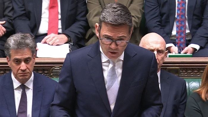 英国制裁两名伊朗人 涉及空军基地事件