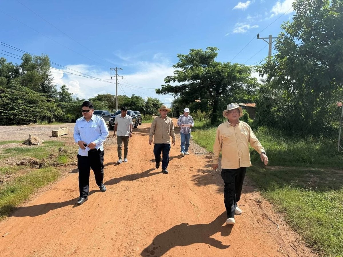官员视察巴干县受洪水影响道路