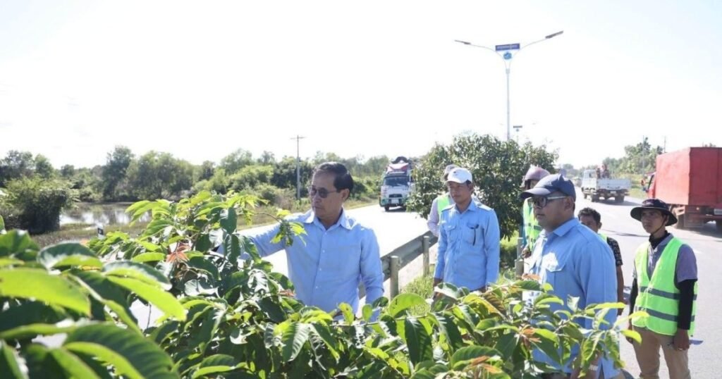 菩萨省省长指导国道5号沿线绿化维护工作