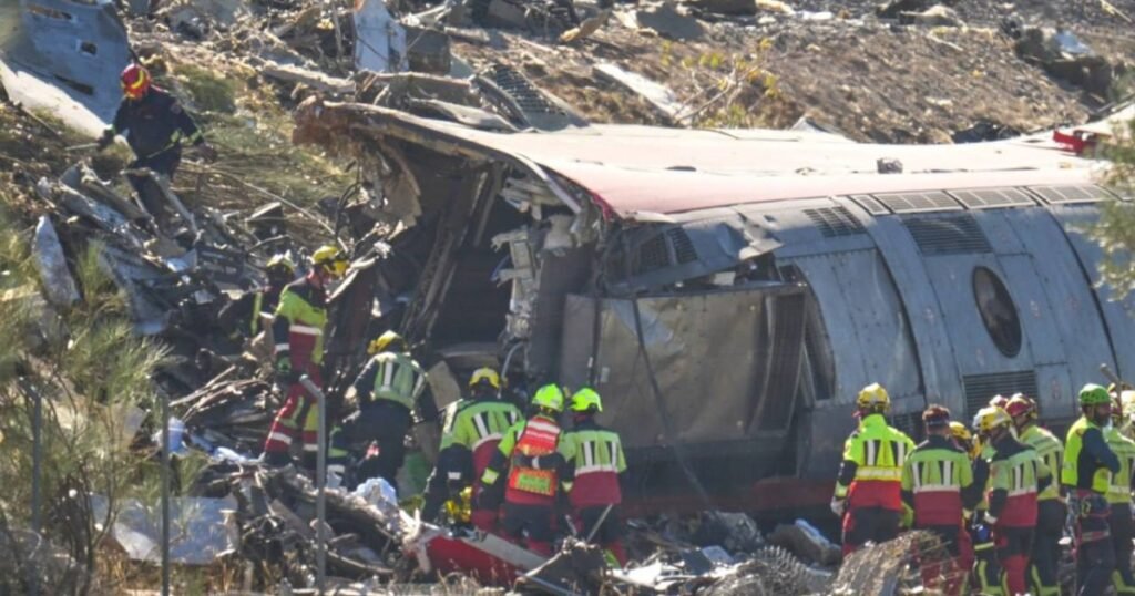 西班牙高铁追尾停驶列车 30死80伤