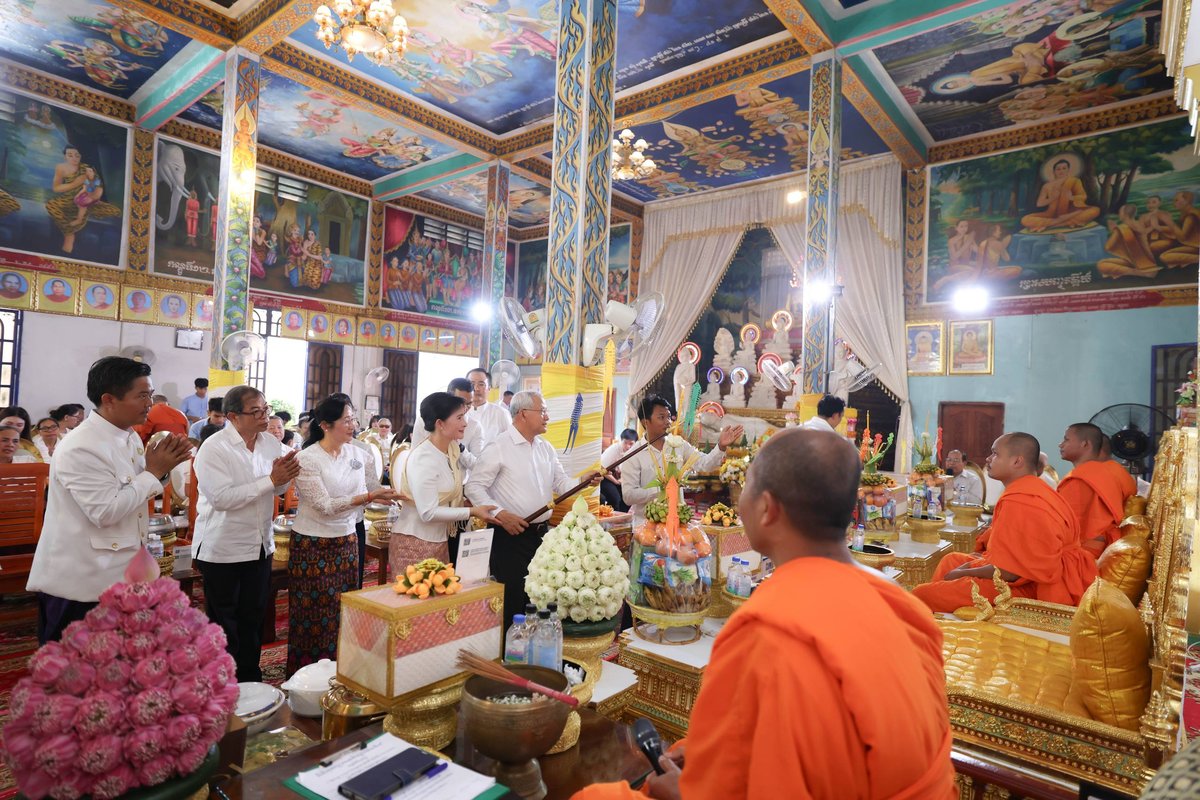 爱喜利达银行在亡人节期间,组织1.2万名员工向全国240座寺