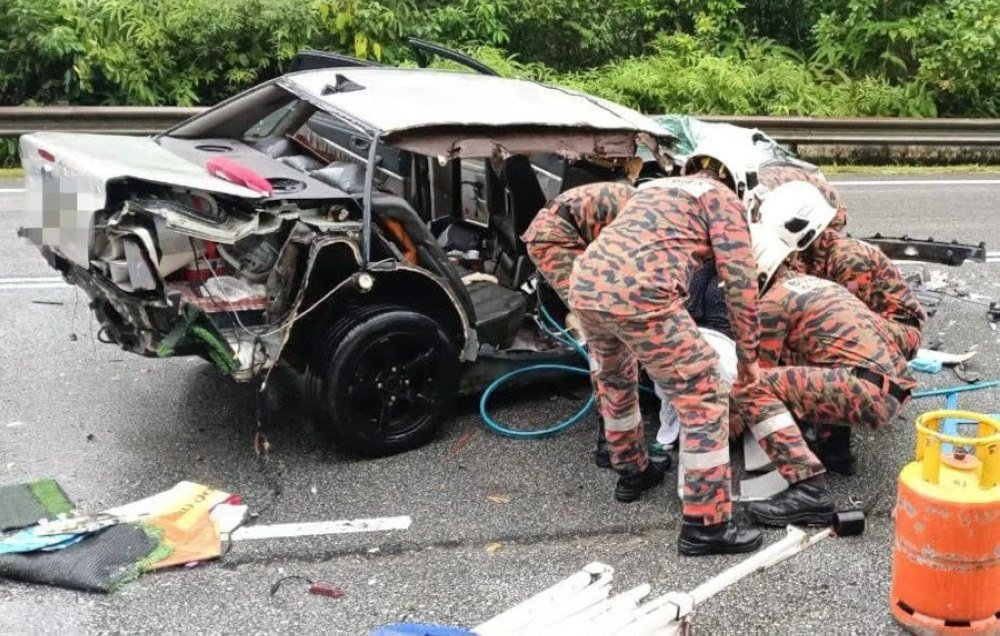 马来西亚登嘉楼发生五车连环撞 造成两名女性身亡