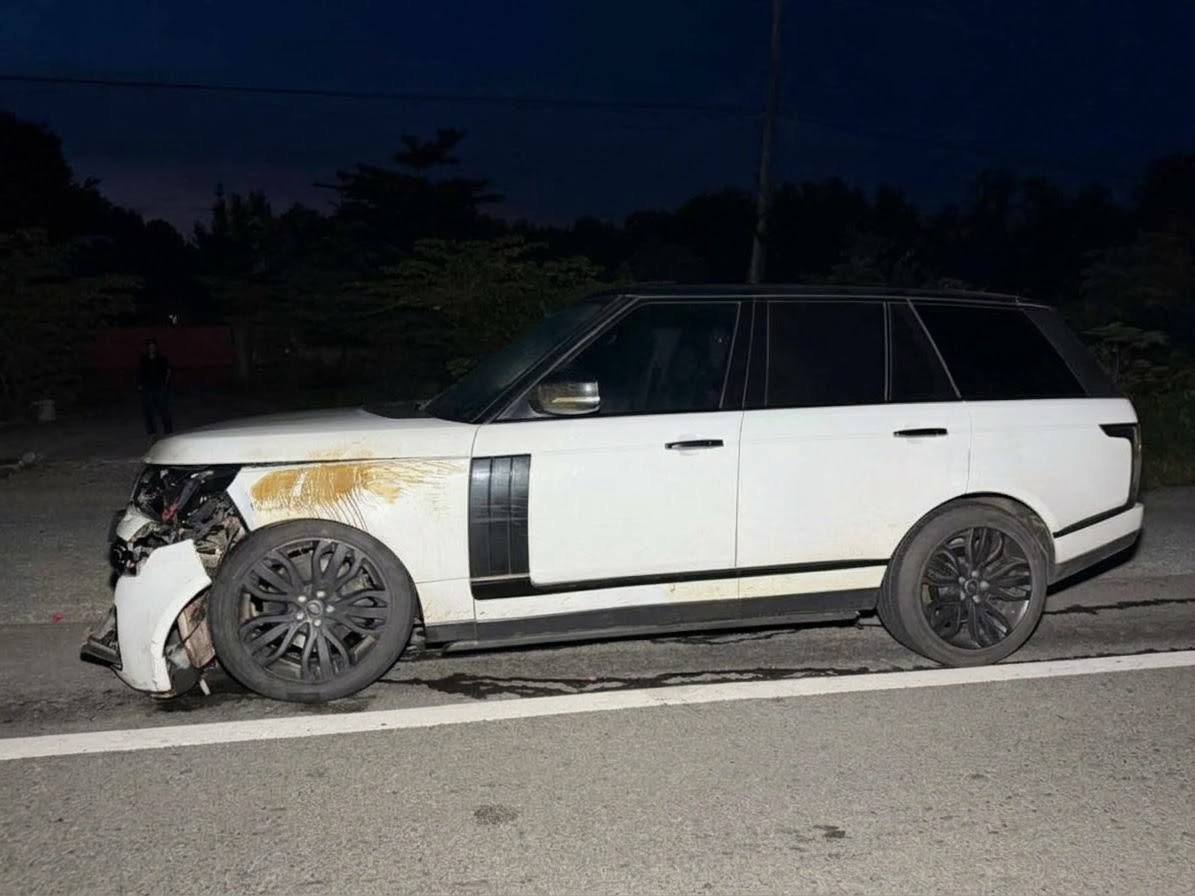 4号国道发现严重受损弃车 西港警方已介入调查