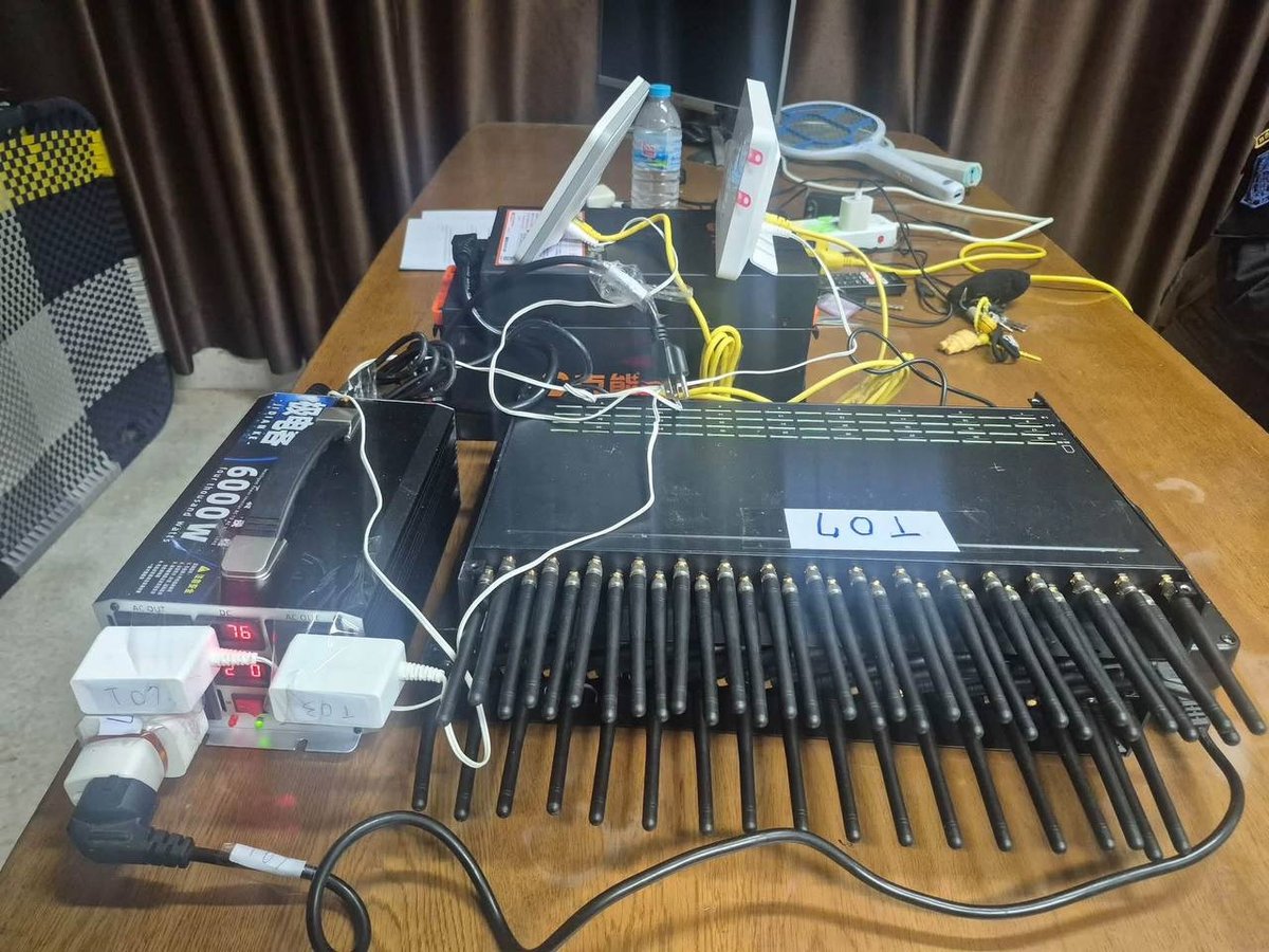 泰柬边境查获SIM BOX设备 疑似电诈工具