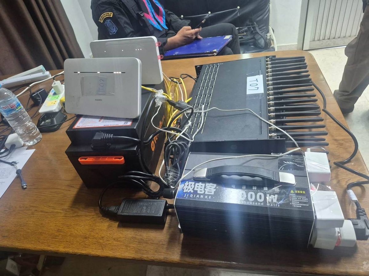 泰柬边境查获SIM BOX设备 疑似电诈工具