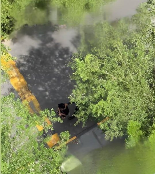 西港双狮转盘附近发生中柬联合执法行动,一名涉案人员被当场控制