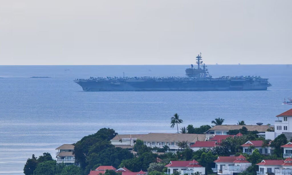 美国海军USS George H.W. Bush号停靠普吉岛