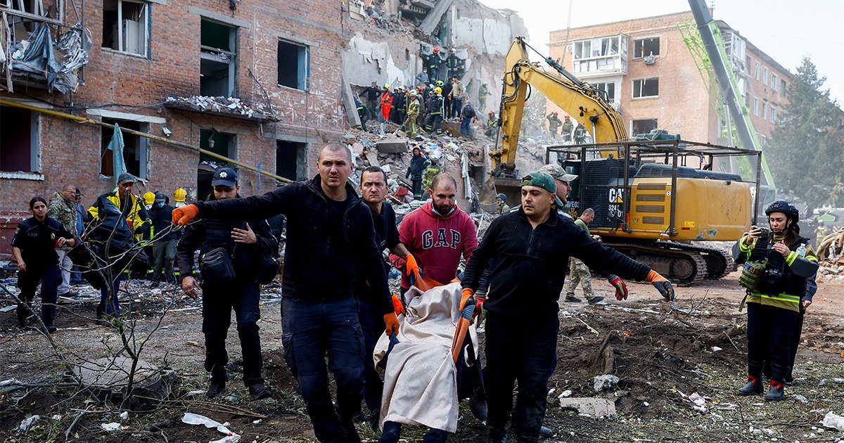俄罗斯对乌克兰发动大规模空袭 造成至少15人死亡