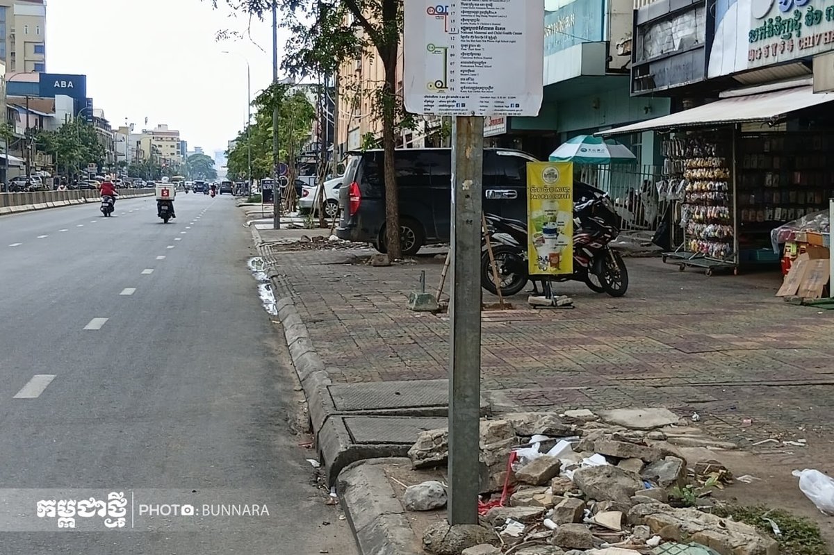 德科市场周边人行道改造工程停滞 多月无施工迹象