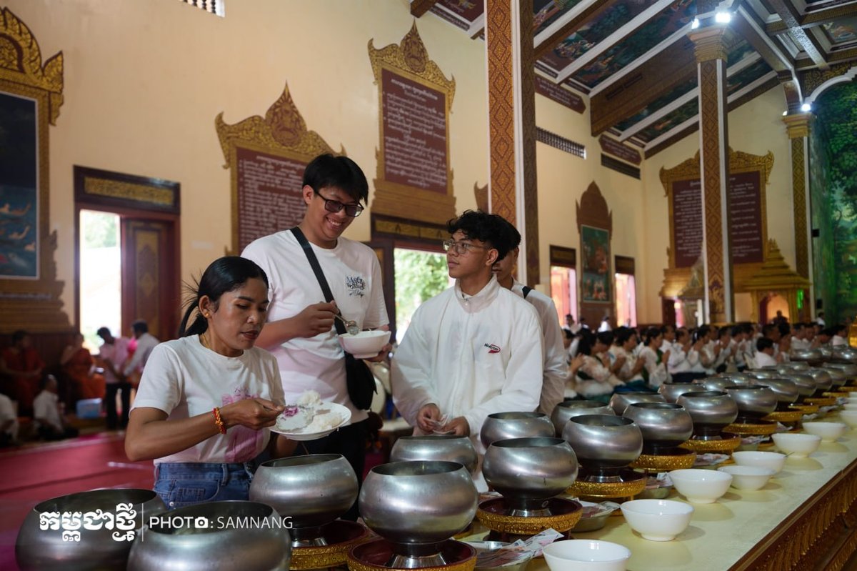 金边波东华黛寺举行亡人节祭祀活动 缅怀先烈