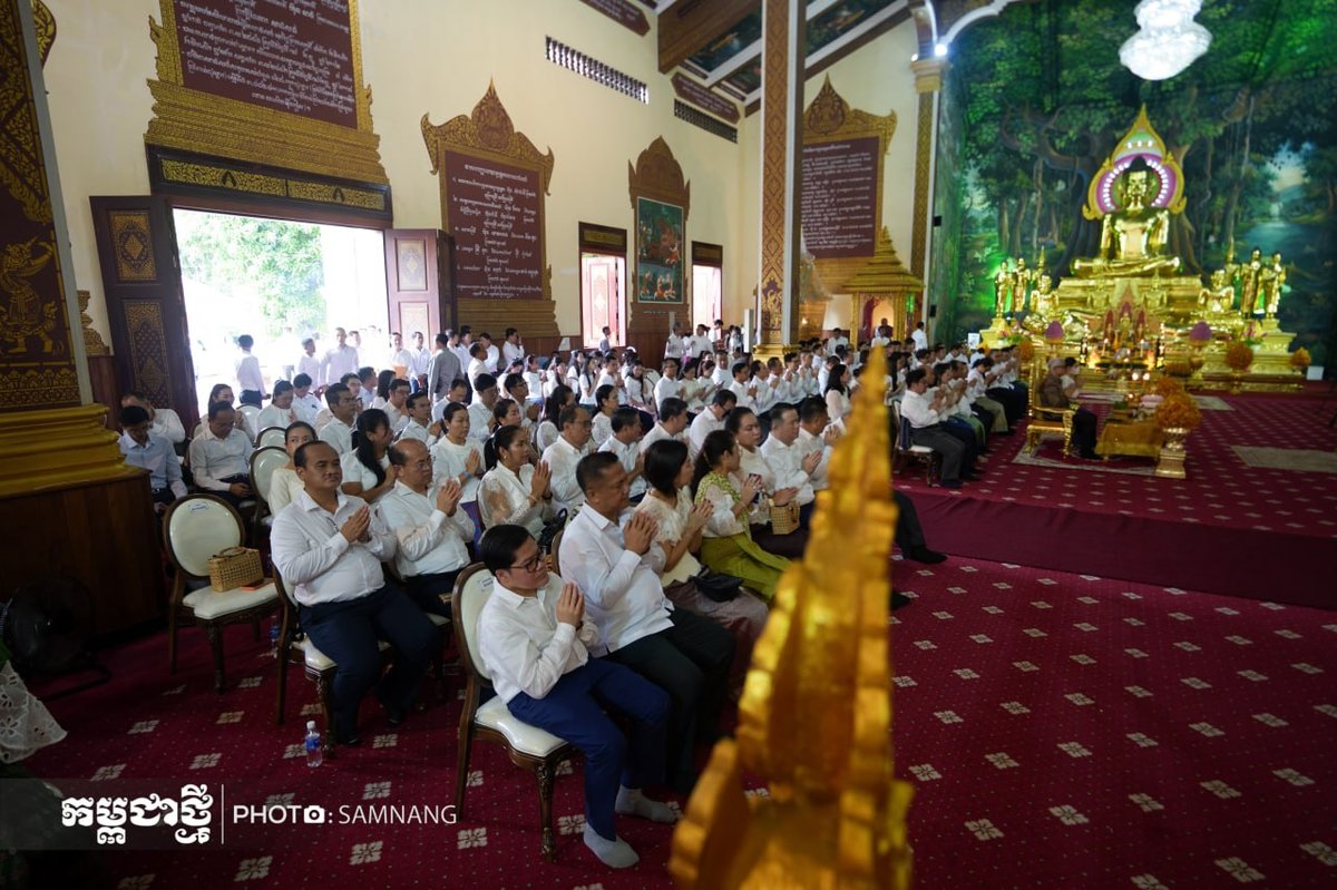 金边波东华黛寺举行亡人节祭祀活动 缅怀先烈