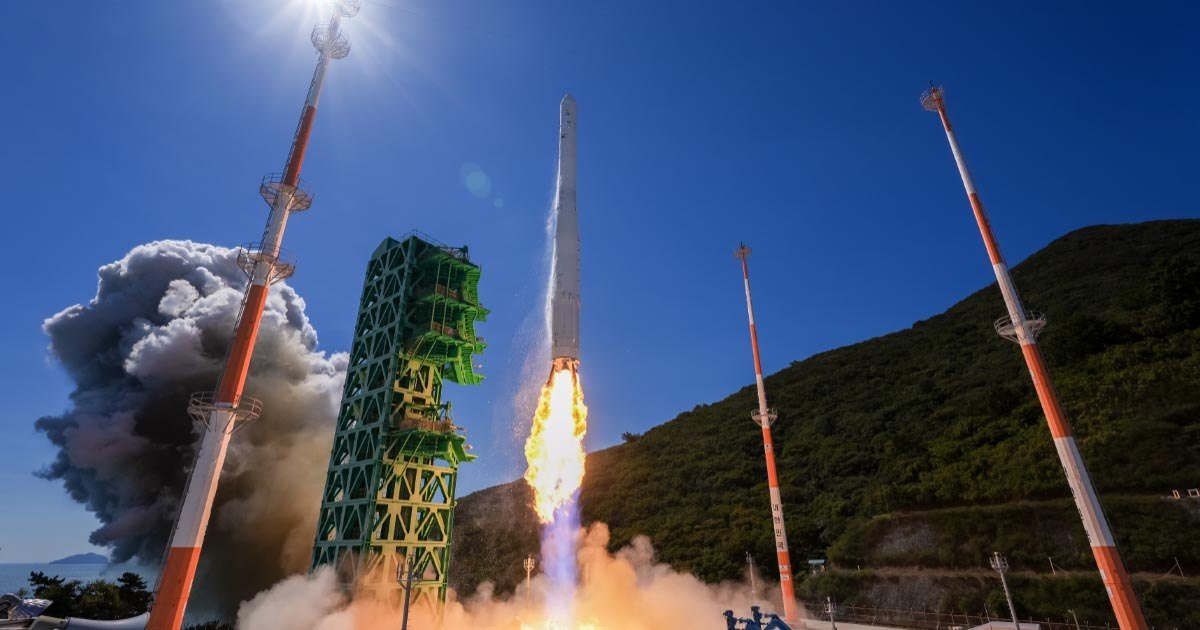韩国首次试射国产高超音速导弹 应对半岛局势