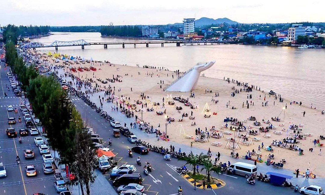 贡布省亡人节旅游火爆 新基建提升游客体验