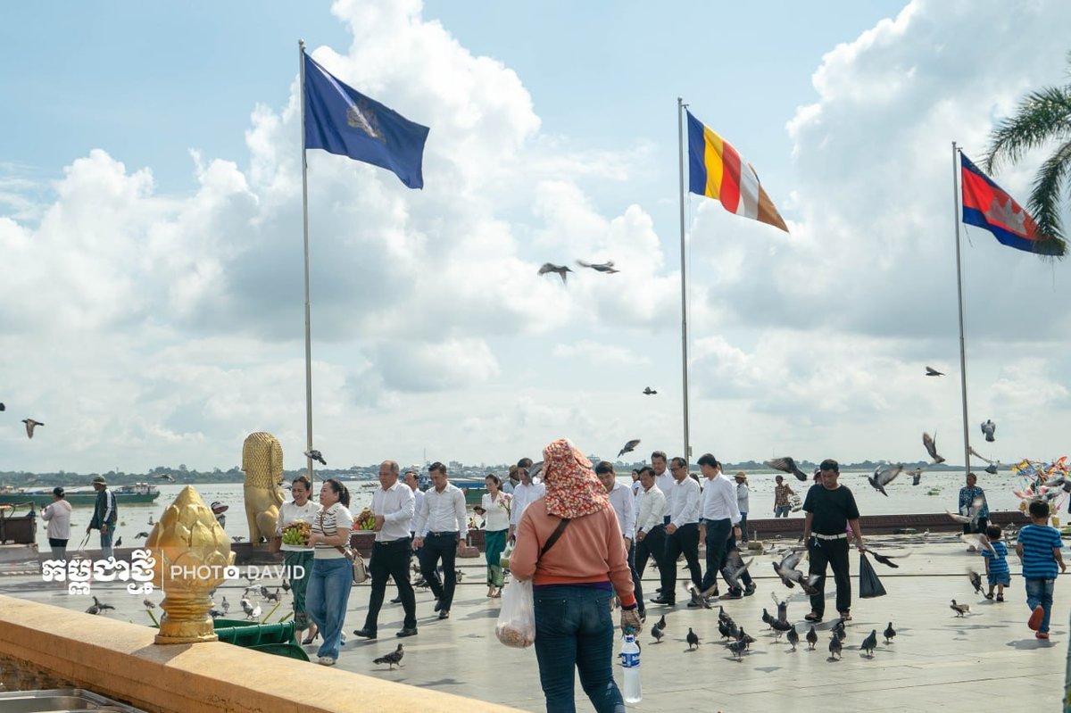 媒体发布国父诺罗敦·西哈努克逝世14周年纪念活动现场图片，记