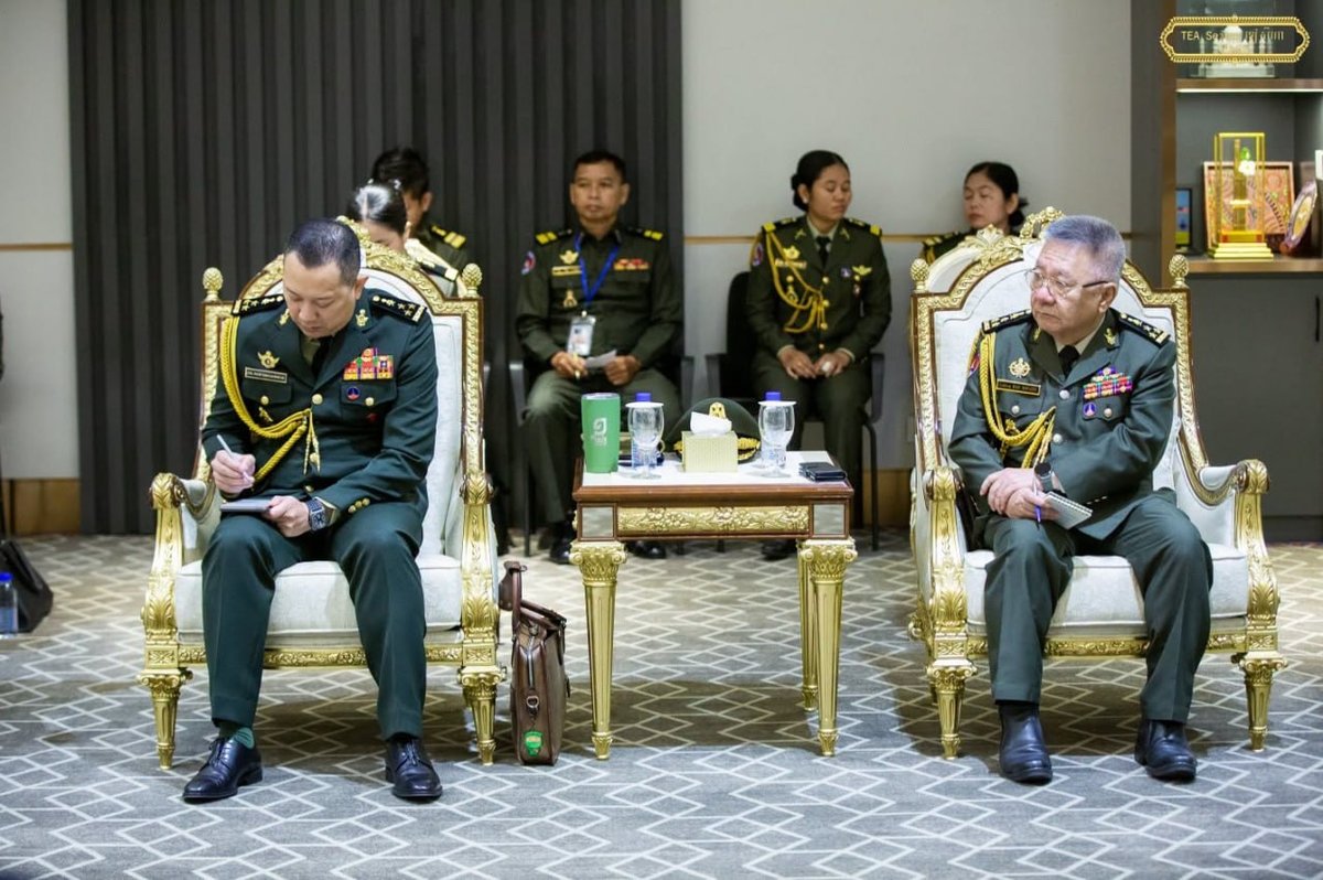 国防部长狄西哈会见菲律宾军方高层 探讨防务合作