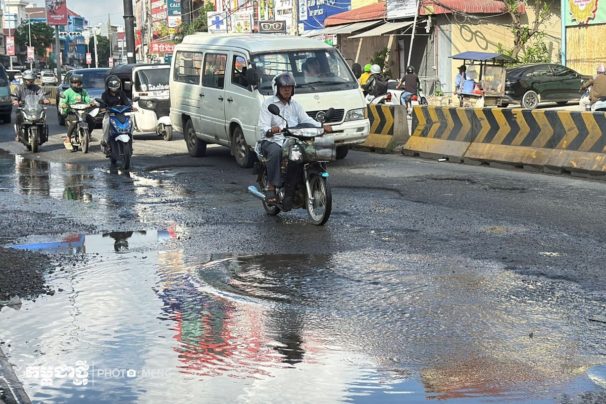 金边271与371路口路面破损严重 市民呼吁尽快修复