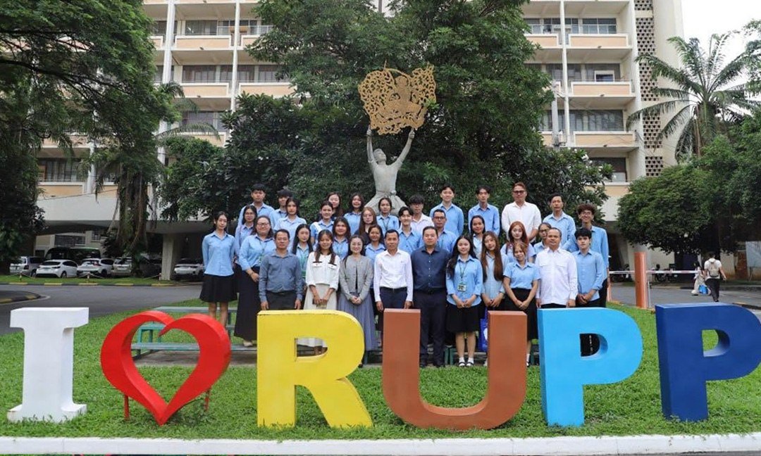 皇家金边大学29名学生获赴华短期交流奖学金