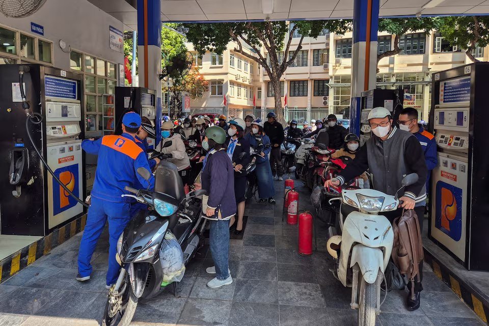 越南拟下调燃油税与电价 缓解经济压力