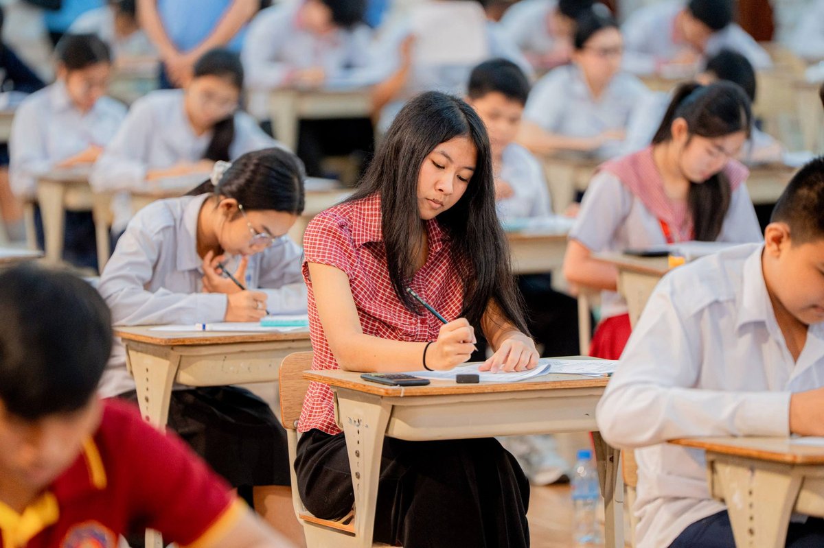 新加坡数学挑战赛在贡布省举行 吸引众多学生参赛