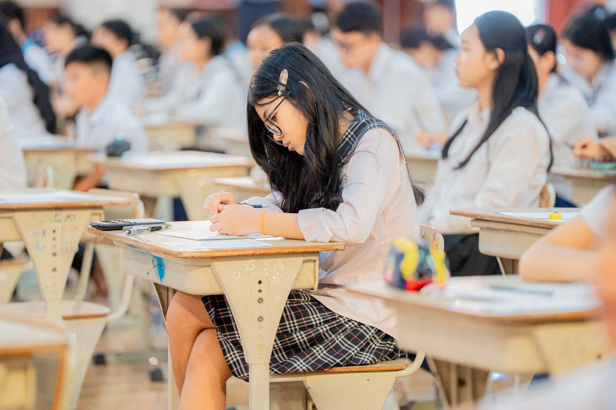 新加坡数学挑战赛在贡布省举行 吸引众多学生参赛