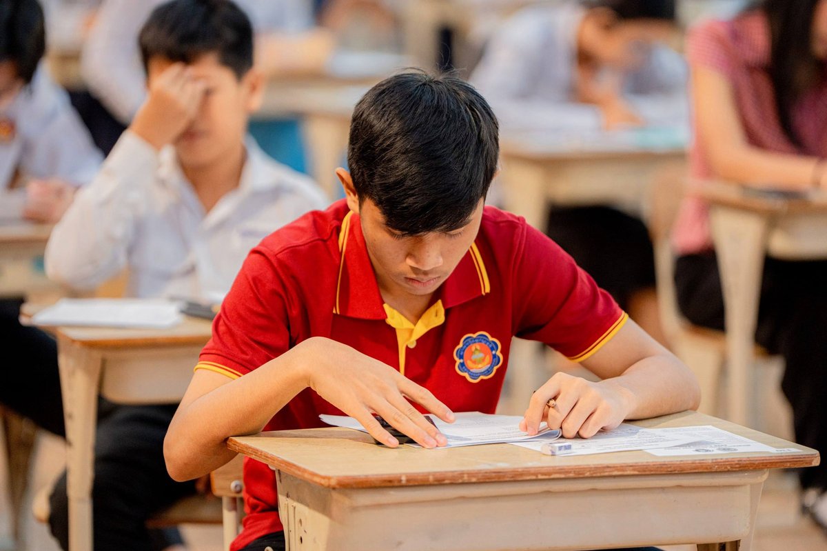 新加坡数学挑战赛在贡布省举行 吸引众多学生参赛