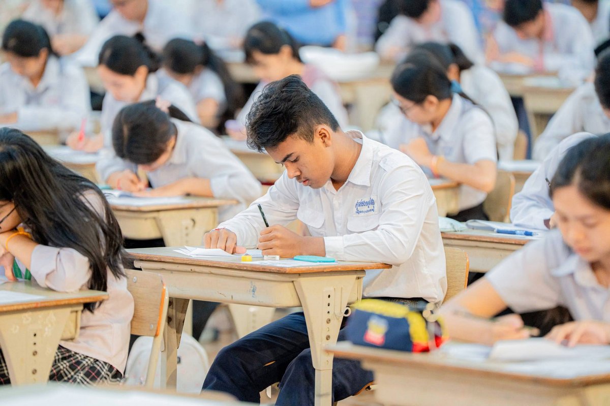 新加坡数学挑战赛在贡布省举行 吸引众多学生参赛
