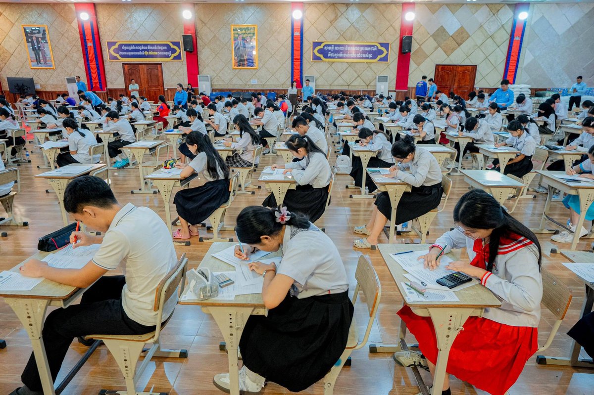 新加坡数学挑战赛在贡布省举行 吸引众多学生参赛