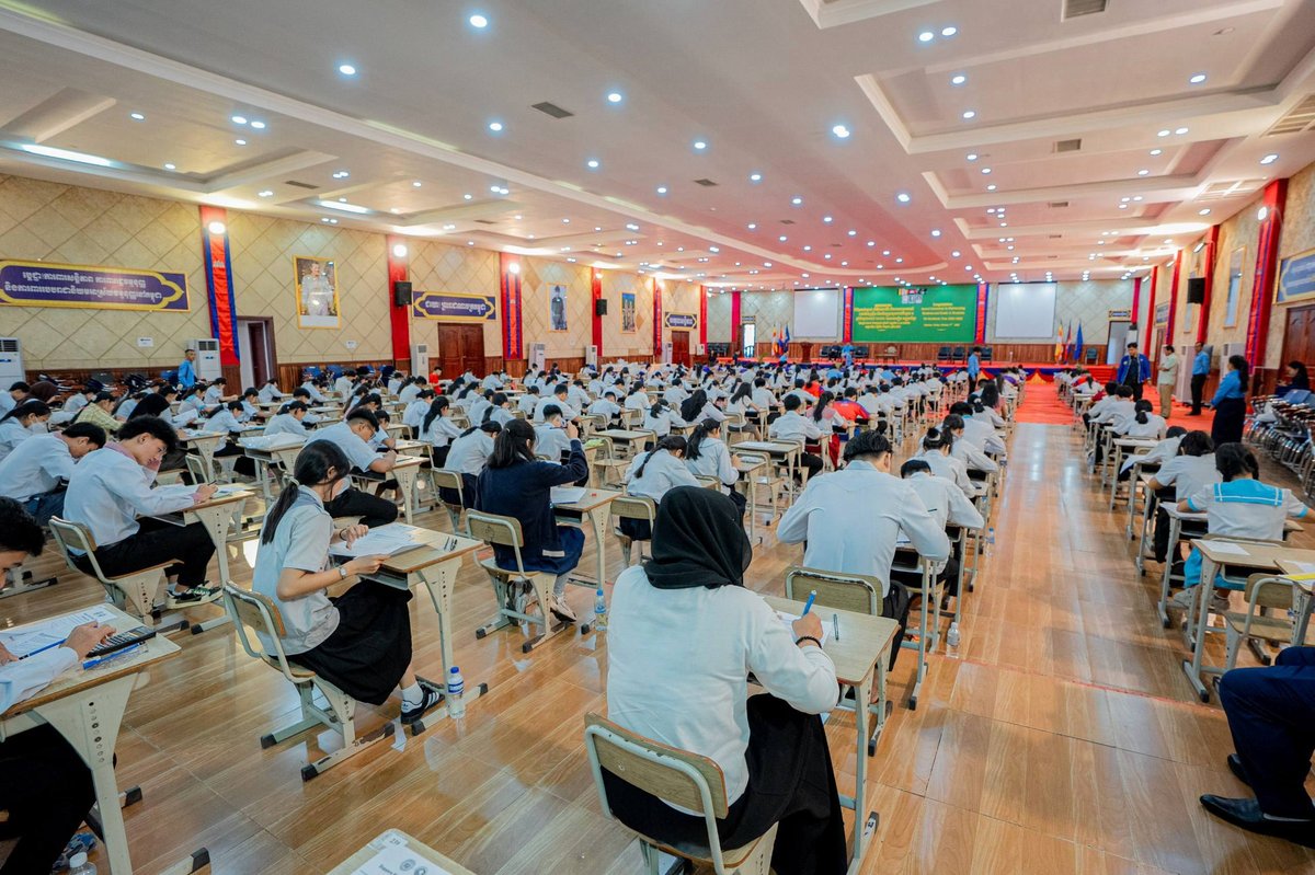 新加坡数学挑战赛在贡布省举行 吸引众多学生参赛