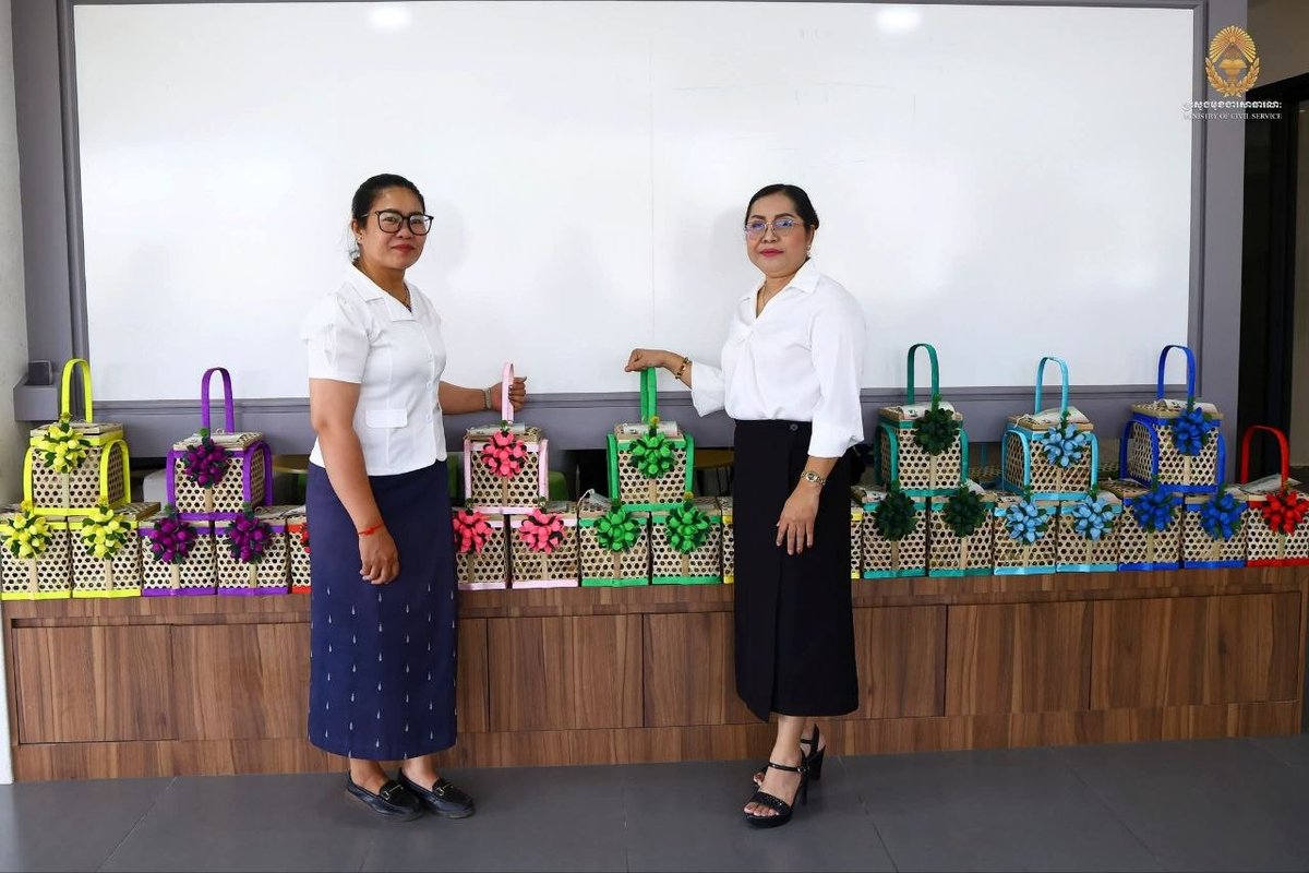 洪玛尼部长慰问公务员 庆祝亡人节与送水节