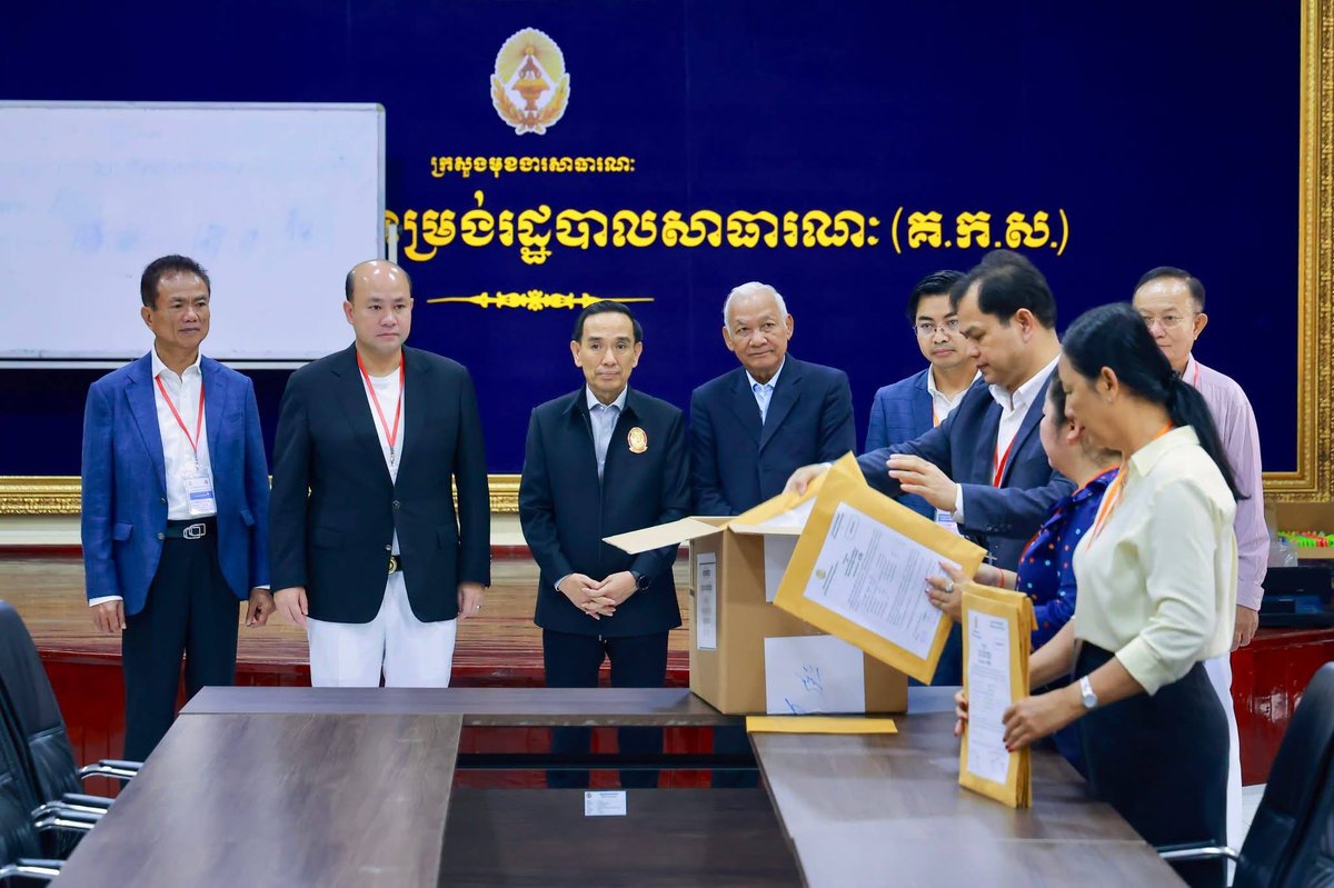 国土规划部官员在组织教师内部竞争考试期间,因父亲去世表达哀悼