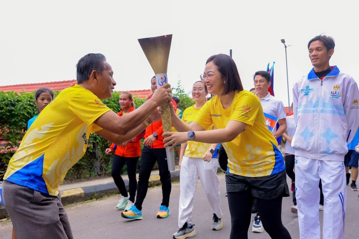 第五届全国运动会火炬传递在白马省举行