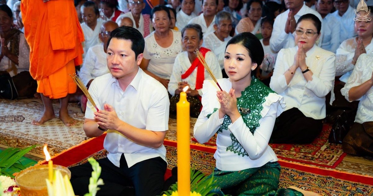 苏索肯与夫人出席亡人节第12天宗教仪式