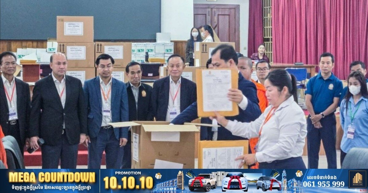 洪玛尼视察小学教师招聘阅卷 现场督查评分流程