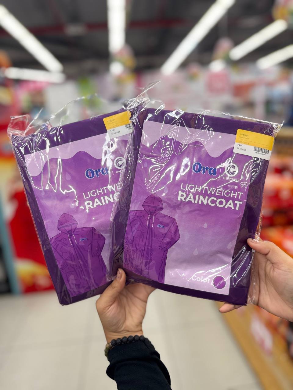 集茂超市ORA雨衣促销 质量耐用各分店有售