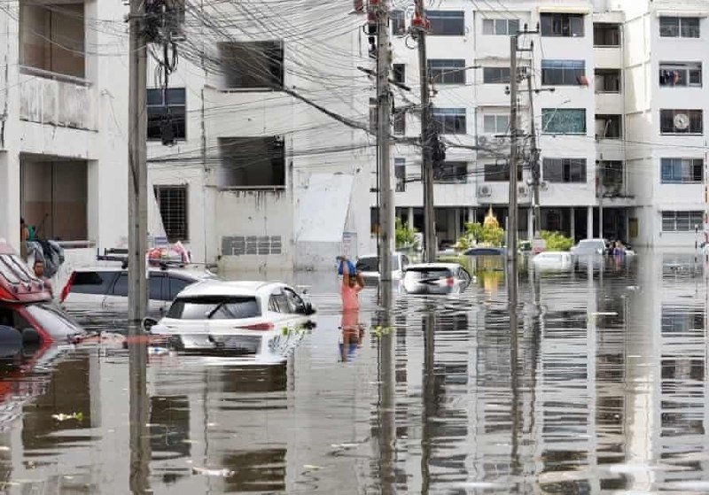 泰国洪灾致近50人死亡 曼谷及31省受灾严重