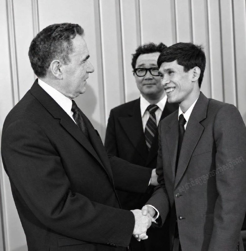 洪森回顾1979年外交经历 强调主权平等原则