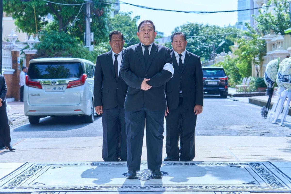 农业部代表团悼念已故参议员凯穆