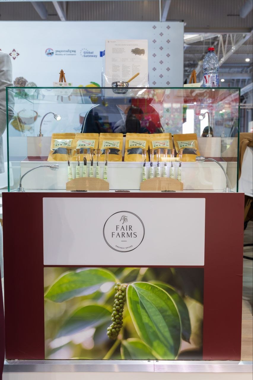 柬埔寨农业部官员出席在法国巴黎举行的SIAL国际食品展,并为