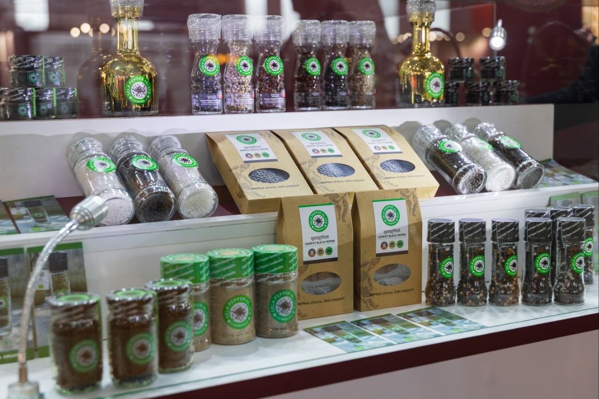 柬埔寨农业部官员出席在法国巴黎举行的SIAL国际食品展,并为