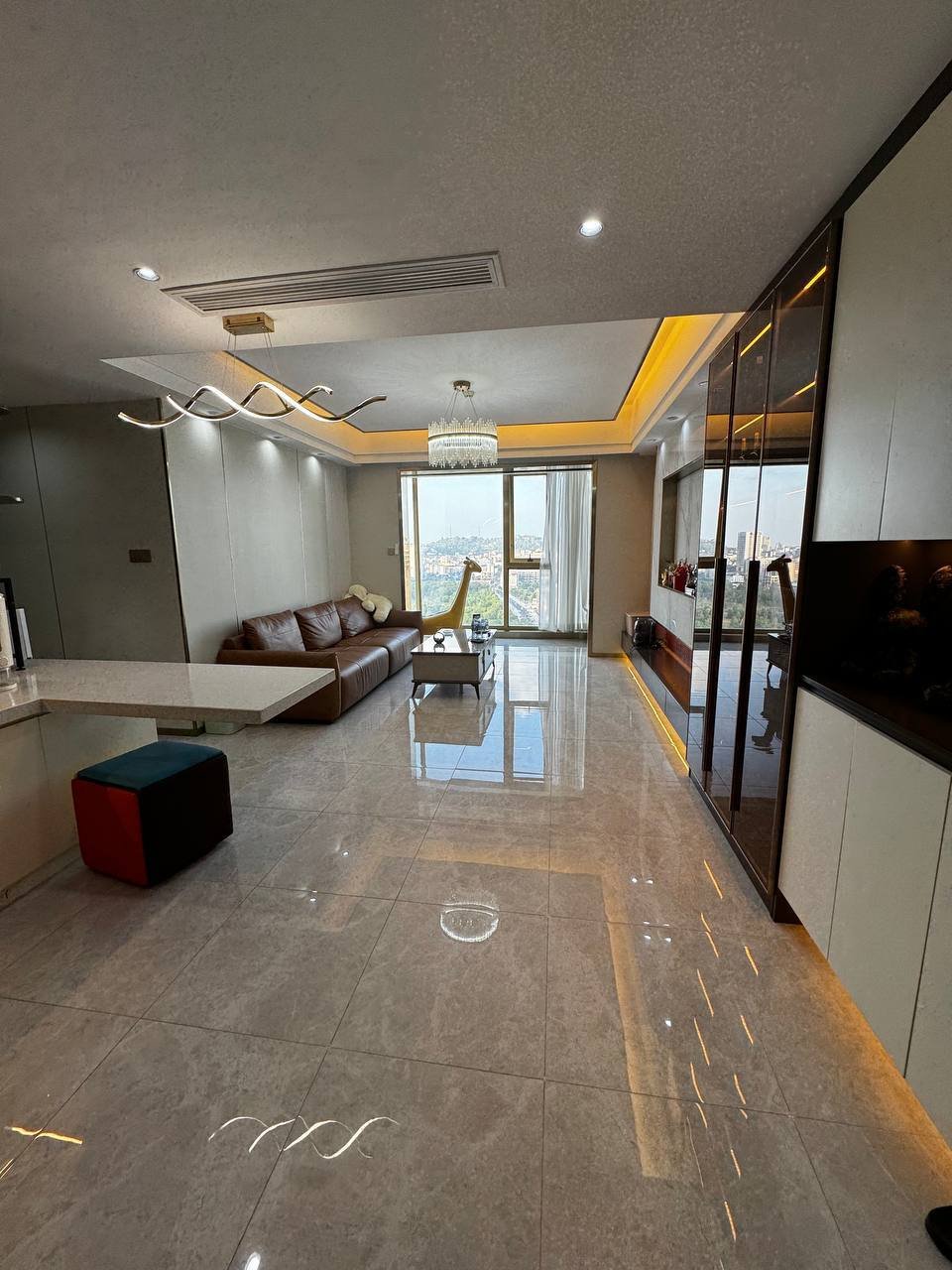西港太子寰宇精装套三出租 月租$1500