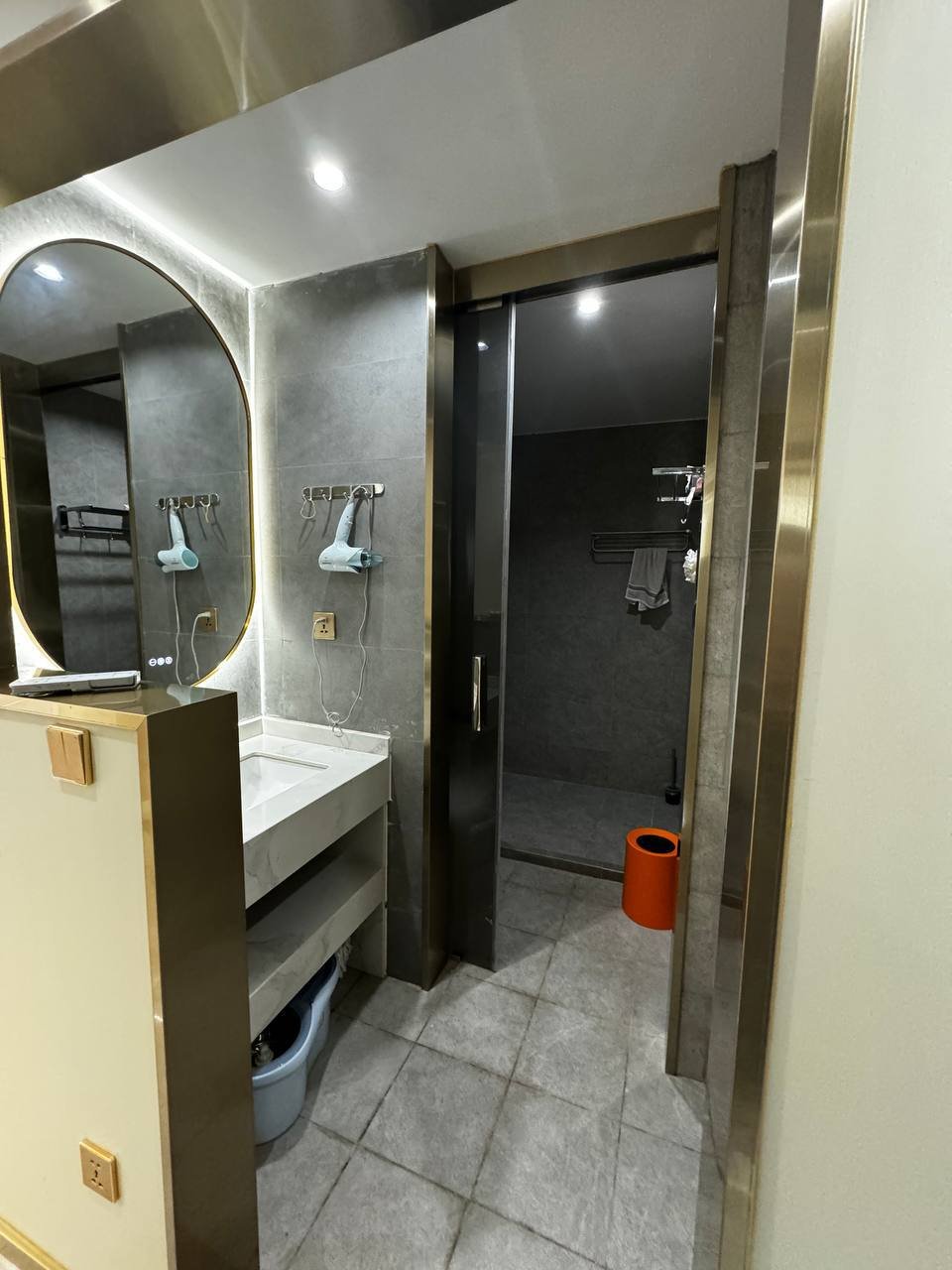 西港太子寰宇精装套三出租 月租$1500