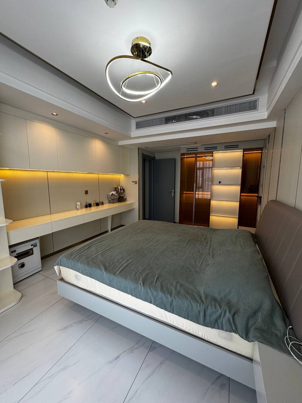 西港太子寰宇精装套三出租 月租$1500
