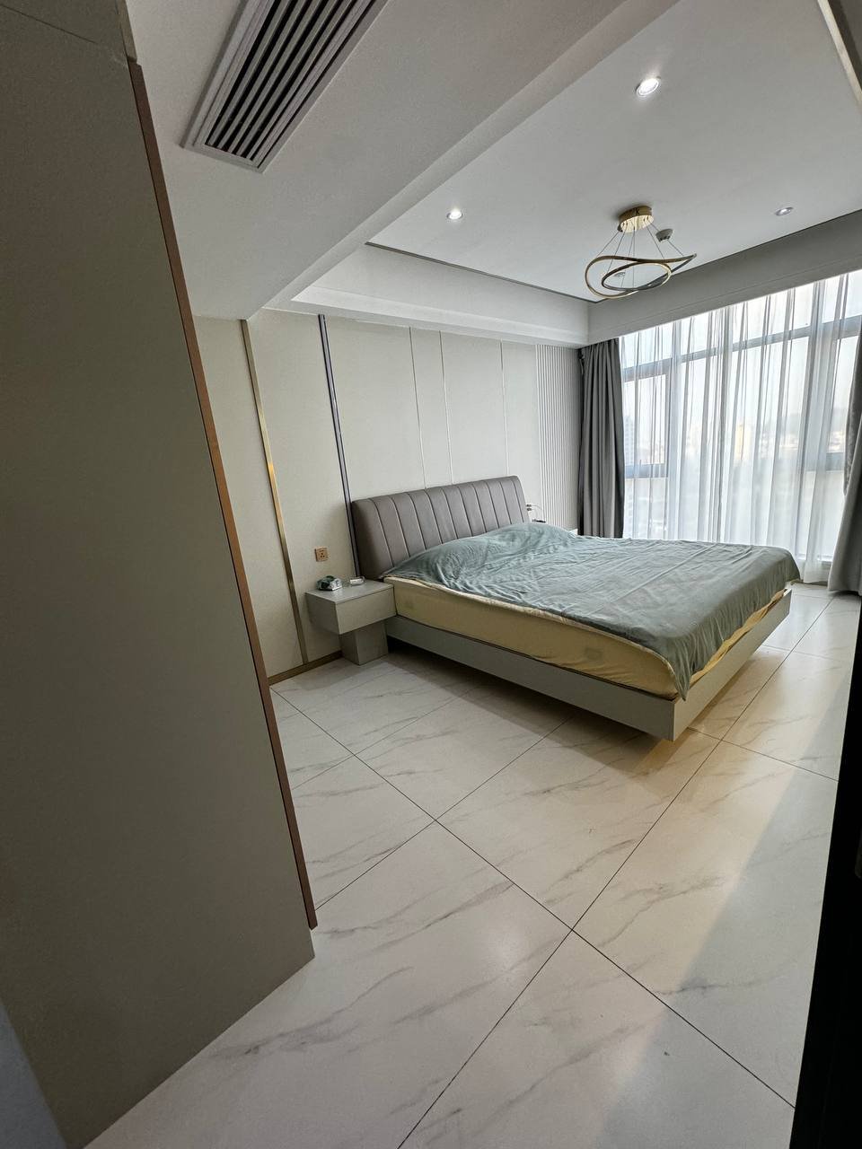 西港太子寰宇精装套三出租 月租$1500