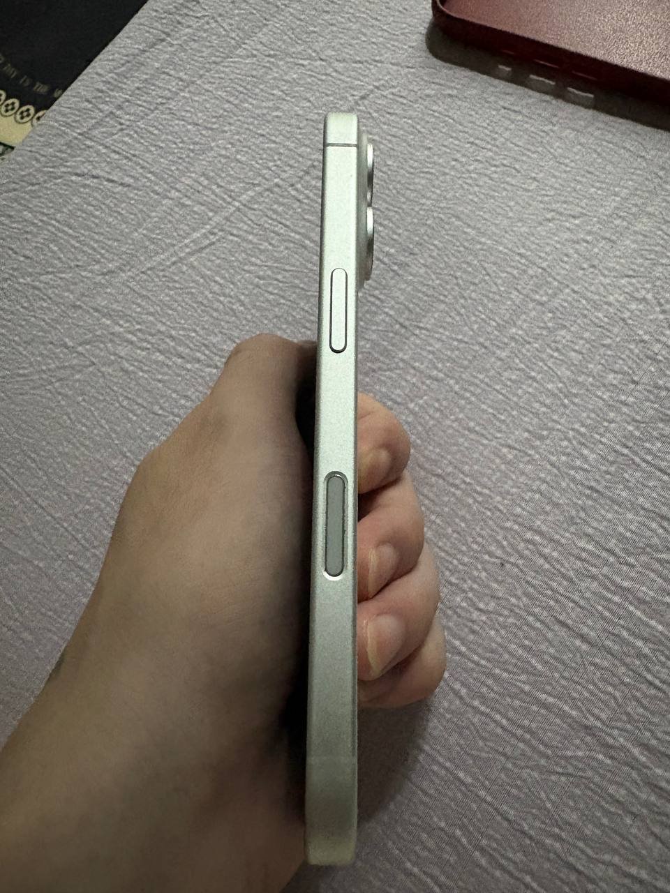 西港转让iPhone16国行版 纯原无刮痕售价$500