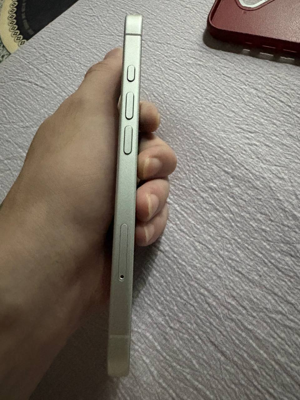 西港转让iPhone16国行版 纯原无刮痕售价$500