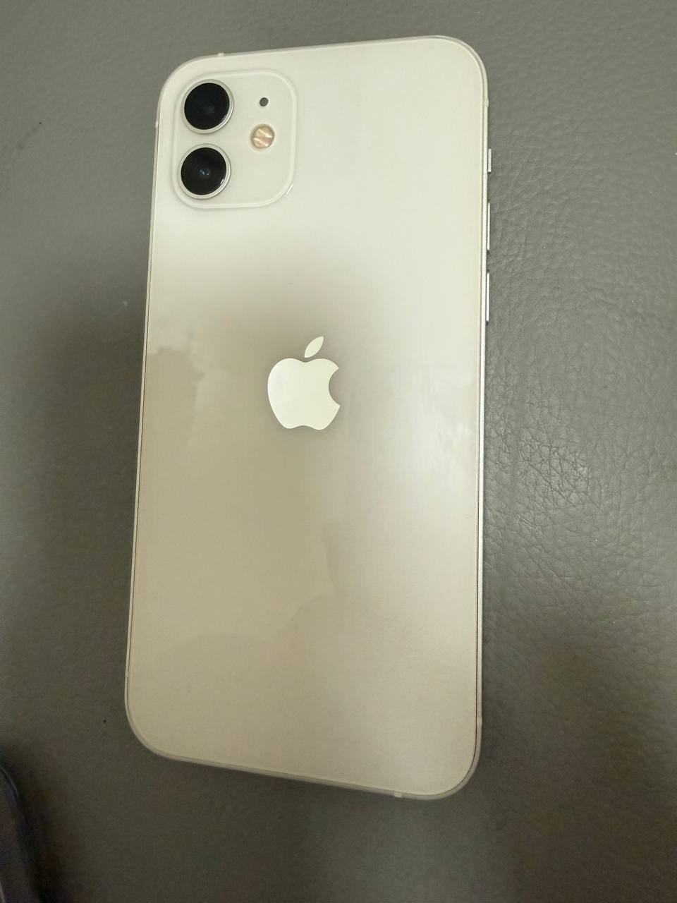西港阳光塞纳酒店急售iPhone12 屏幕漏液仅售$68