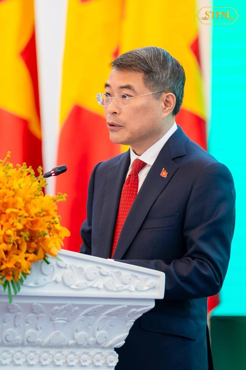 洪玛奈在和平大厦设宴招待越南总理 深化双边关系