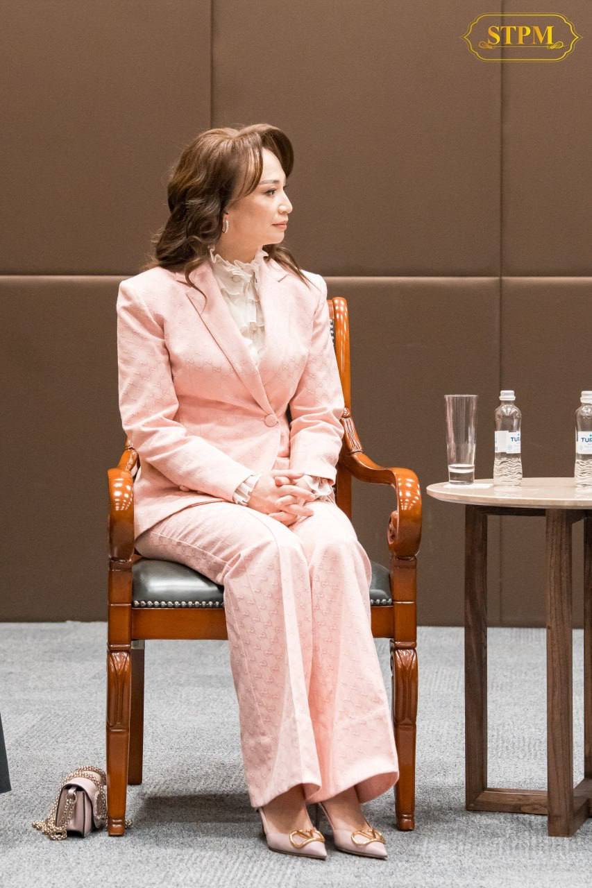 洪玛奈总理会见哈萨克斯坦影视公司探讨文化合作